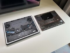 Laptop and bottom plate