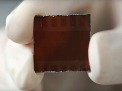 Small but extremely powerful: a stable perovskite solar cell. (Image: youtube/Rice University)