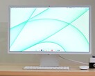 The 24-inch iMac looks more modern without its considerable chin. (Image source: Bilibili)