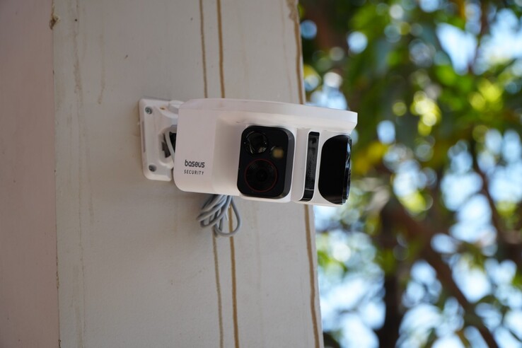 The Baseus X1 Pro security camera has two 100 lumen spotlights