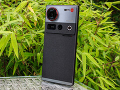 We have reviewed the Nubia Z70S Ultra (Image source: Daniel Schmidt)