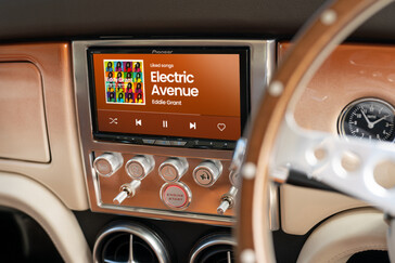 The Mini eMastered features an updated interior, complete with AC and a four-speaker Pioneer surround sound system with Android Auto and Apple CarPlay. (Image source: David Brown Automotive)