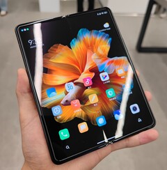The Mi Mix Fold's inner display measures 8.01-inches. (Image source: Digital Chat Station)
