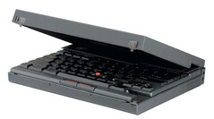The 701C's expanding keyboard would split into two pieces in order to fit into the chassis with the lid closed.