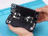 The Apple iPhone 16e makes it relatively easy to replace the battery and the back. (Image source: REWA Technology)