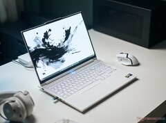 The Lenovo Legion 7i gaming laptop sports a beautiful 2.5K 165 Hz OLED display along with powerful internals. (Image source: Alex Waetzel of Notebookcheck)