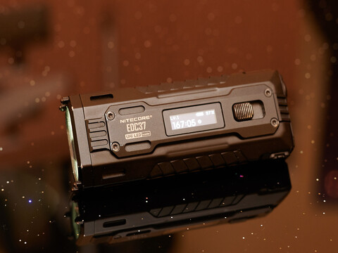 Nitecore's EDC37 flashlight (Image source: Andreas Sebayang/Notebookcheck)