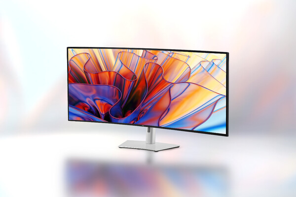 The Dell UltraSharp 52 Thunderbolt Hub Monitor is a 120Hz curved monitor. (Image source: Dell)