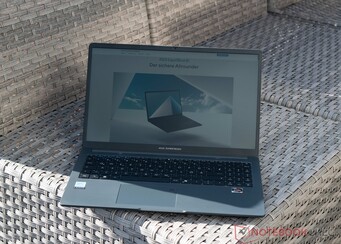 Asus ExpertBook B1 outdoors