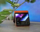 The Motorola Razr 50 again knows a few tricks, such as the tent mode for presenting pictures without needing a phone stand.