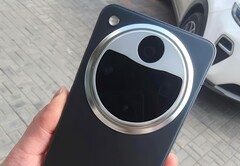 Leaked image allegedly showing the Find X8 Ultra (Image source: ZionsAnvin on X, with edits)