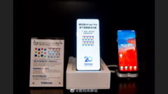 New UDC demos from Visionox (center) and ZTE (right) emerge. (Source: Weibo)