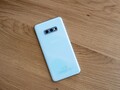 The Samsung Galaxy S10e has earned a cult following for being Samsung's last small flagship. (Source: Presse-citron)