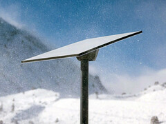 Starlink Standard Residential plan dish in the snow. (Image source: Starlink)