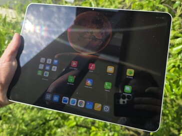 Oppo Pad 4 Pro: Outdoor viewing