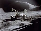 An image showing an astronaut with a rover on the Moon. (Image source: NASA-Imagery - Pixabay)