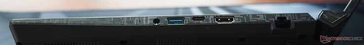 Right: Audio 3.5 mm, USB-A 3.0, USB-C 3.0 (incl. DisplayPort), HDMI 2.1, RJ45 Gigabit LAN