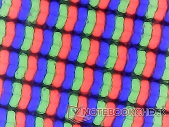 Matte subpixel array with almost no graininess