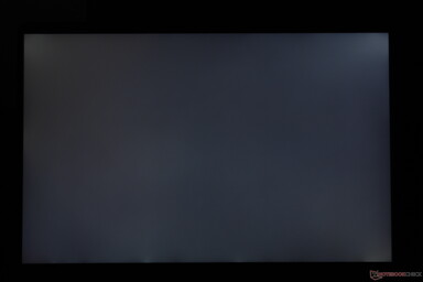 Moderate uneven backlight bleeding along the corners