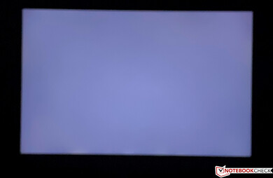 No visible backlight bleeding