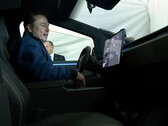 Elon Musk gives Bibi Netanyahu a ride in the Cybertruck (image: IsraeliPM/YT)