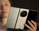 In addition to the main color purple, the Huawei Mate XT2 will also be available in gold/white and gold/black.