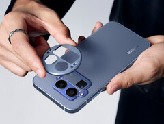 The Realme GT 8 Pro in its Urban Blue finish with its camera plate removed. (Image source: Realme)