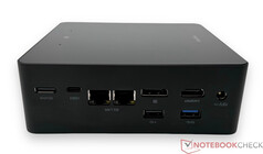 Left side: OCulink, USB4, 2x RJ45-5G-Ethernet, DisplayPort 2.0, HDMI 2.1, USB 2.0, USB 3.2 Gen1, Power Connector