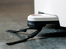 The arm extends automatically for thorough cleaning in the corners. (Image source: Daniel Schmidt)