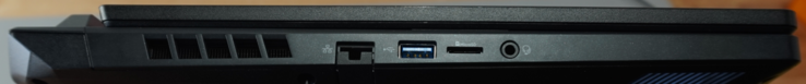 Left ports: 1 Gbit LAN, USB-A (5 Gbit/s), microSD slot, headset