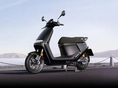 The Segway E300SE Launch Edition e-scooter has a 10 kW peak power motor. (Image source: Segway)