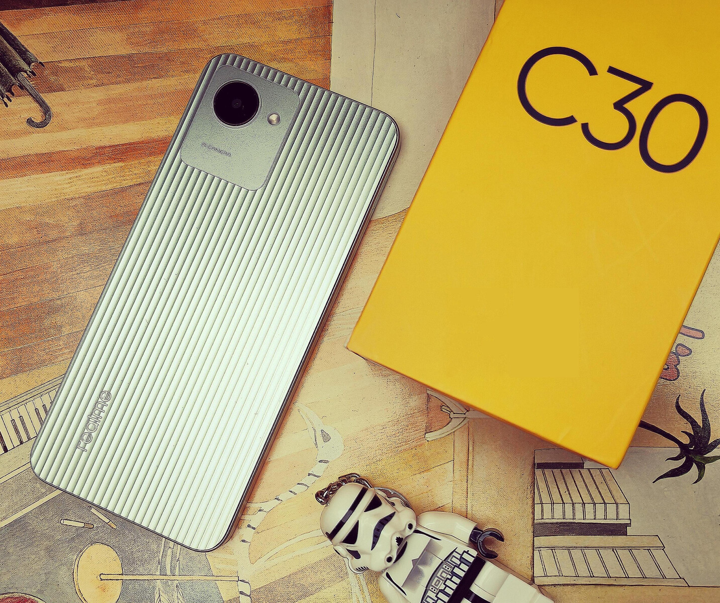 realme C30 smartphone review - Fast storage and plenty of stripes