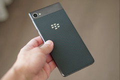 Blackberry Motion hands-on image. (Source: Crackberry)