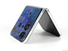 The Xiaomi Mix Flip is a powerful alternative to the Galaxy Z Flip6 (Image source: Notebookcheck)