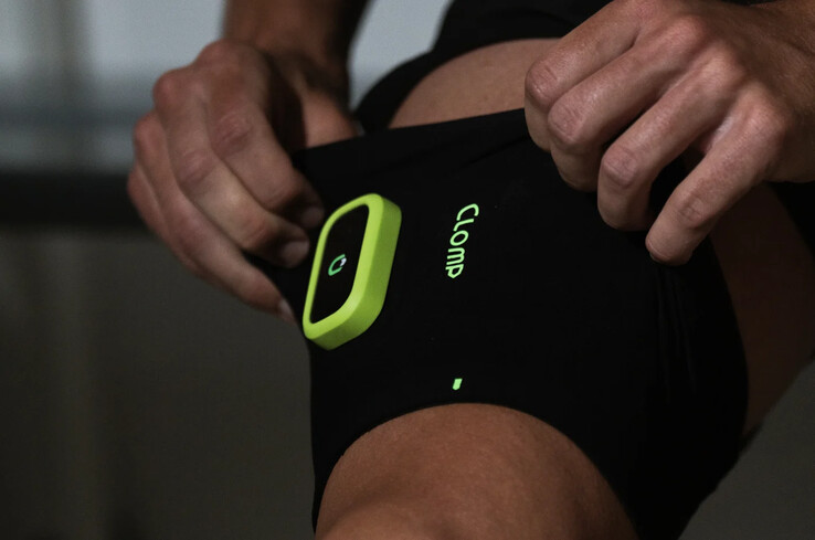 The CLOMP muscle oxygen saturation tracking wearable can be worn with a band. (Image source: CLOMP)