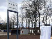 The new chargers come with new Tesla signage (image: @fritsvanens)