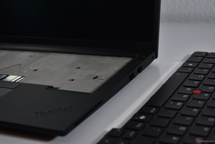 Lenovo ThinkPad P14s Gen 5 AMD: User replaceable keyboard