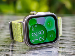 We have reviewed the Huawei Watch Fit 4 Pro (Image source: Daniel Schmidt)