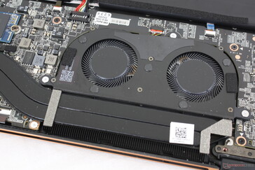 Cooling solution consists of twin ~35 mm fans and two heat pipes