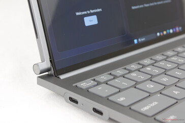 The edges or side bezels of the screen extend upwards when the screen is in extended mode