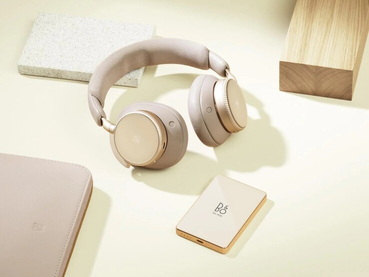 Bang & Olufsen Powerbank in Hourglass Sand colorway