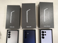 Hands-on photos of the Galaxy S25 series and their retail packaging have not leaked before. (Image source: Reddit)