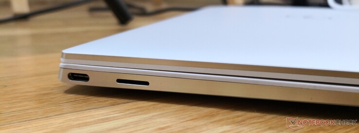 Left: USB Type-C w/ DisplayPort + Thunderbolt 3, MicroSD reader