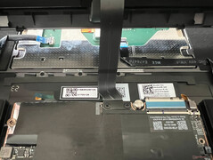 The connection cable to the battery must be removed before the SSD can be replaced.