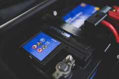 SK On is working on the longevity of solid-state batteries for electric vehicles (Image source: Pixabay)