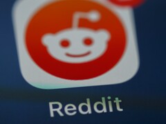 The Reddit app icon (Image Source: Brett Jordan, Unsplash)
