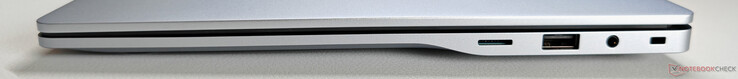 Right: microSD card reader, USB-A 3.2 Gen.1 (5 Gbit/s), 3.5 mm audio, slot for security lock