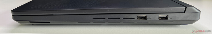 Right: 2x USB-A 3.2 Gen 2 (10 Gbit/s)