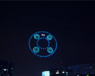 Drones take on a Mate 40-inspired shape over Beijing. (Source: MyDrivers)