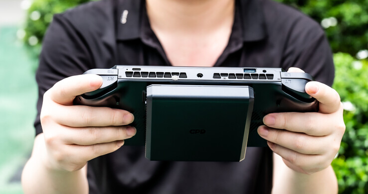The GPD Win 5 with its external battery attached. (Image source: GPD)